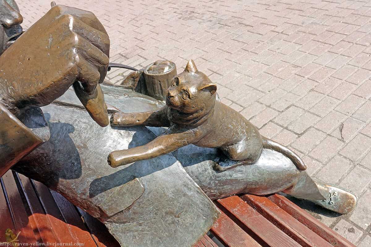 Кот елисей и кошка василиса - памятники пушистым героям блокады